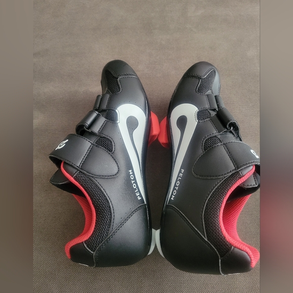 Peloton Cycling Shoes With Cleats Size 40 Black Red Womens 9 Mens 7 Spin Bike - Picture 4 of 5